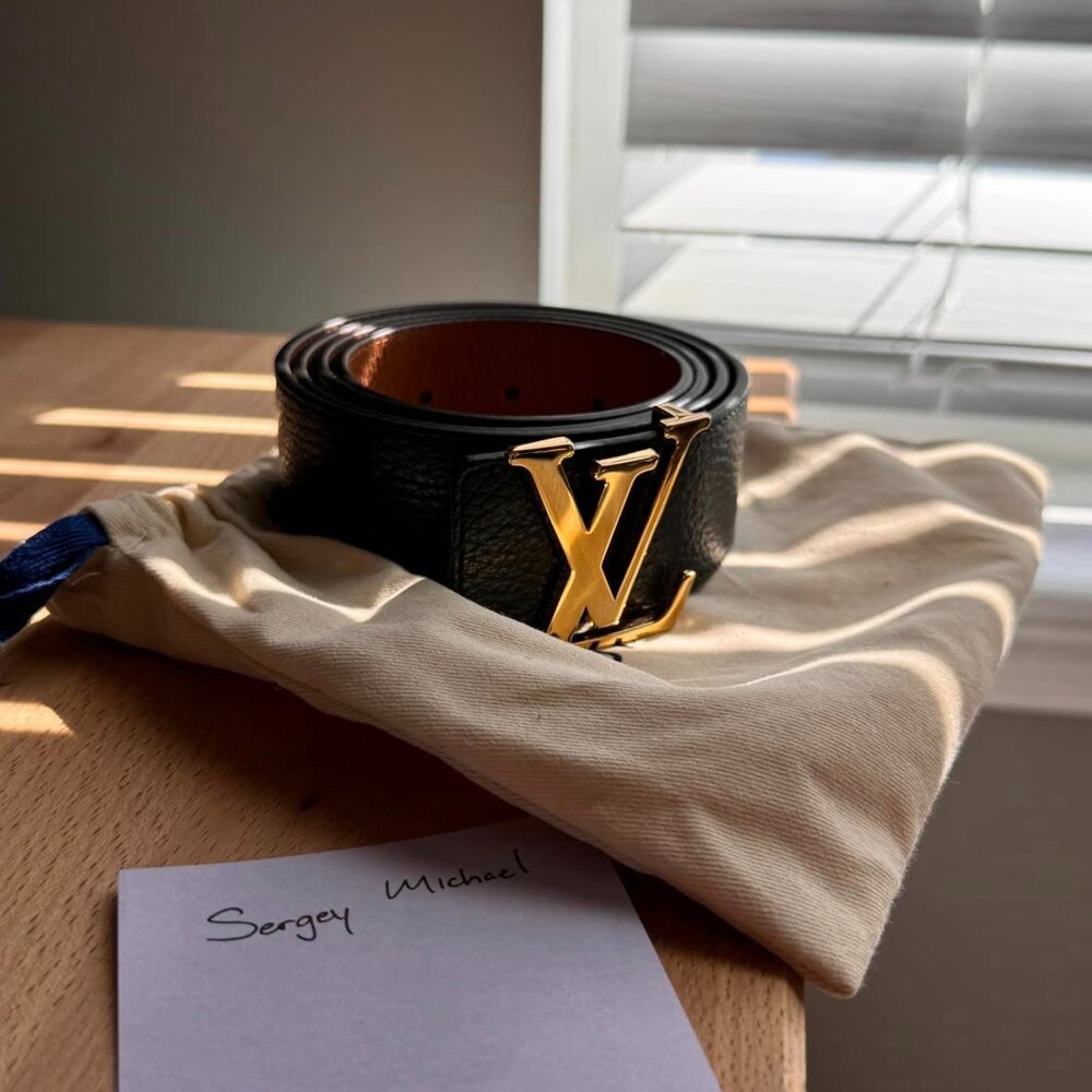 Unworn 100% Authentic Louis Vuitton Reversible Belt Size 105 w/ Dustbag